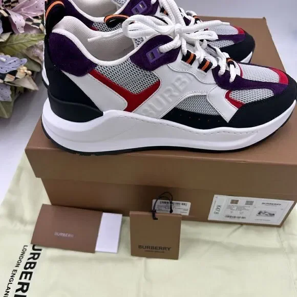 Men’s Burberry logo print trainer sneakers size 8, made in Italy